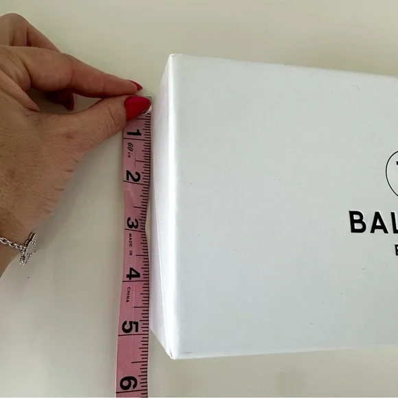 Balmain sunglasses box Authentic - threedaughtersproperties.com display picture 1